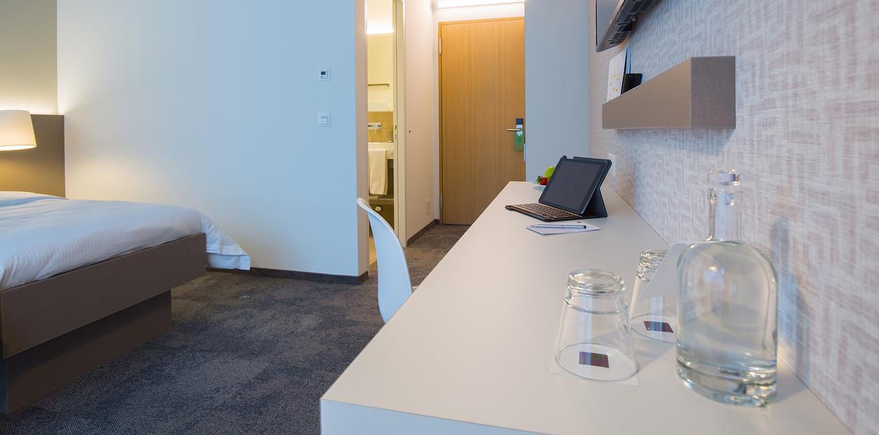 B_Smart Motel Landquart Bagian luar foto