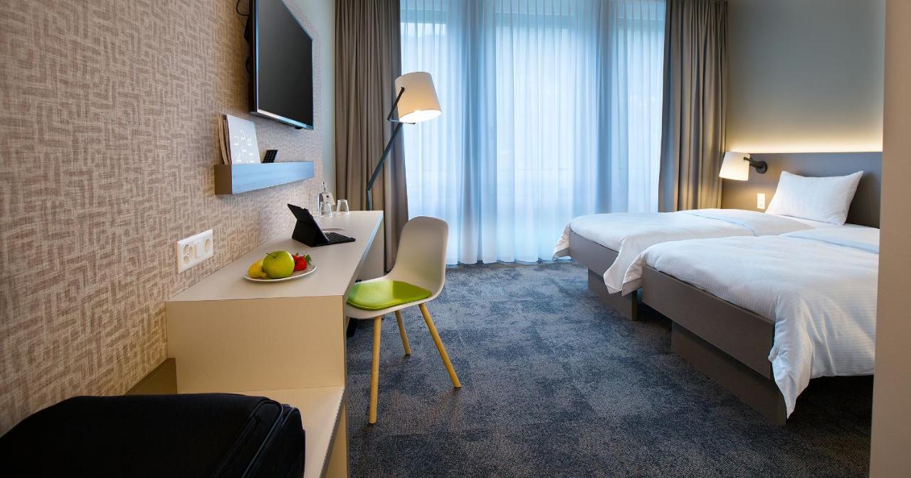 B_Smart Motel Landquart Bagian luar foto